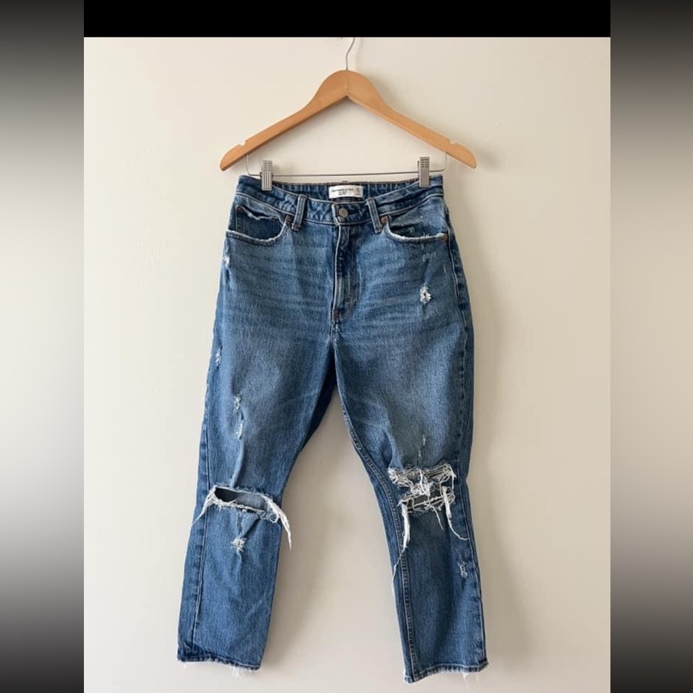 A&F curve love mom Jean